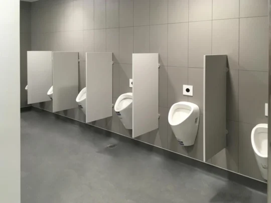 Urinale Trennwände